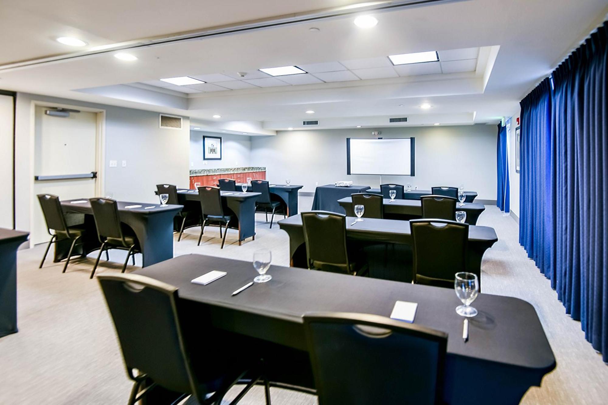 Shutters Hotel Елко Екстериор снимка